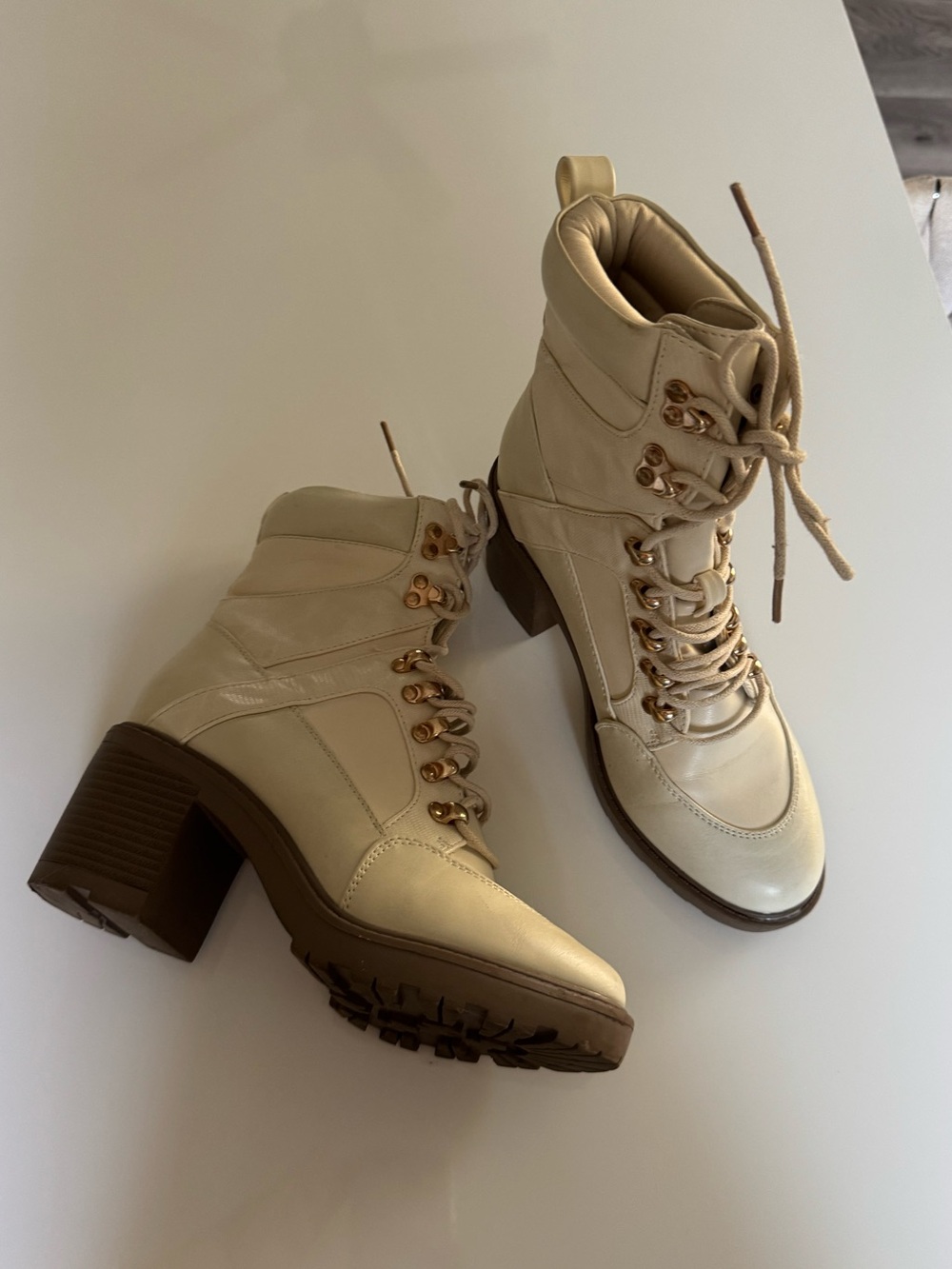 Women Cream Boots 7